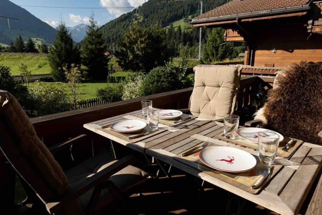 Cozy Place In Gstaad Center Bagian luar foto