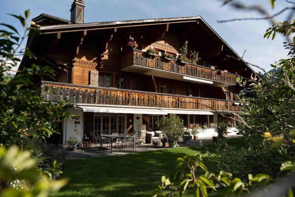 Cozy Place In Gstaad Center Bagian luar foto
